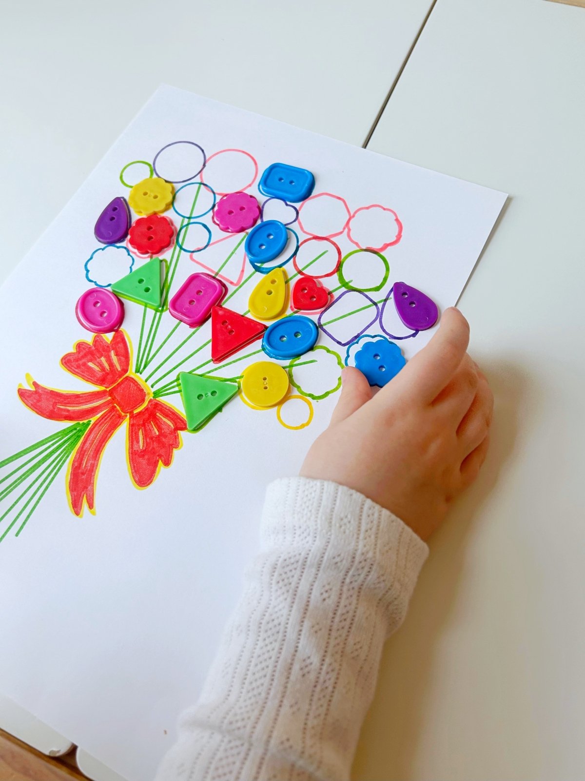create a bouquet with buttons for a fun Spring activity for kids