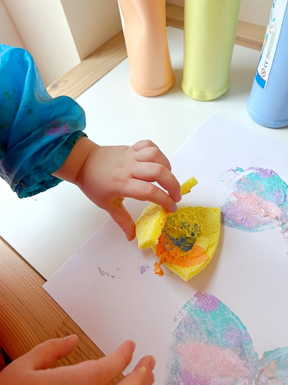 fold the sponge to mix the paint and create a symmetrical pattern