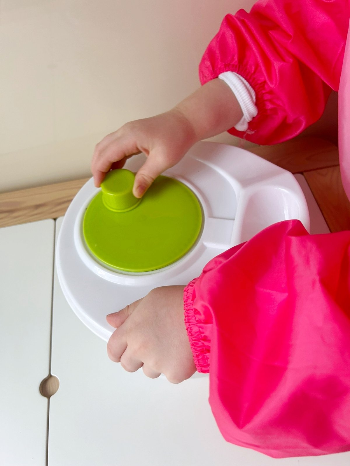 put the lid on salad spinner and spin